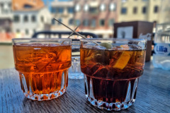 Onze eerste drankjes, een Aperol Spritz en ,mijn favoriet, een Cynar spritz